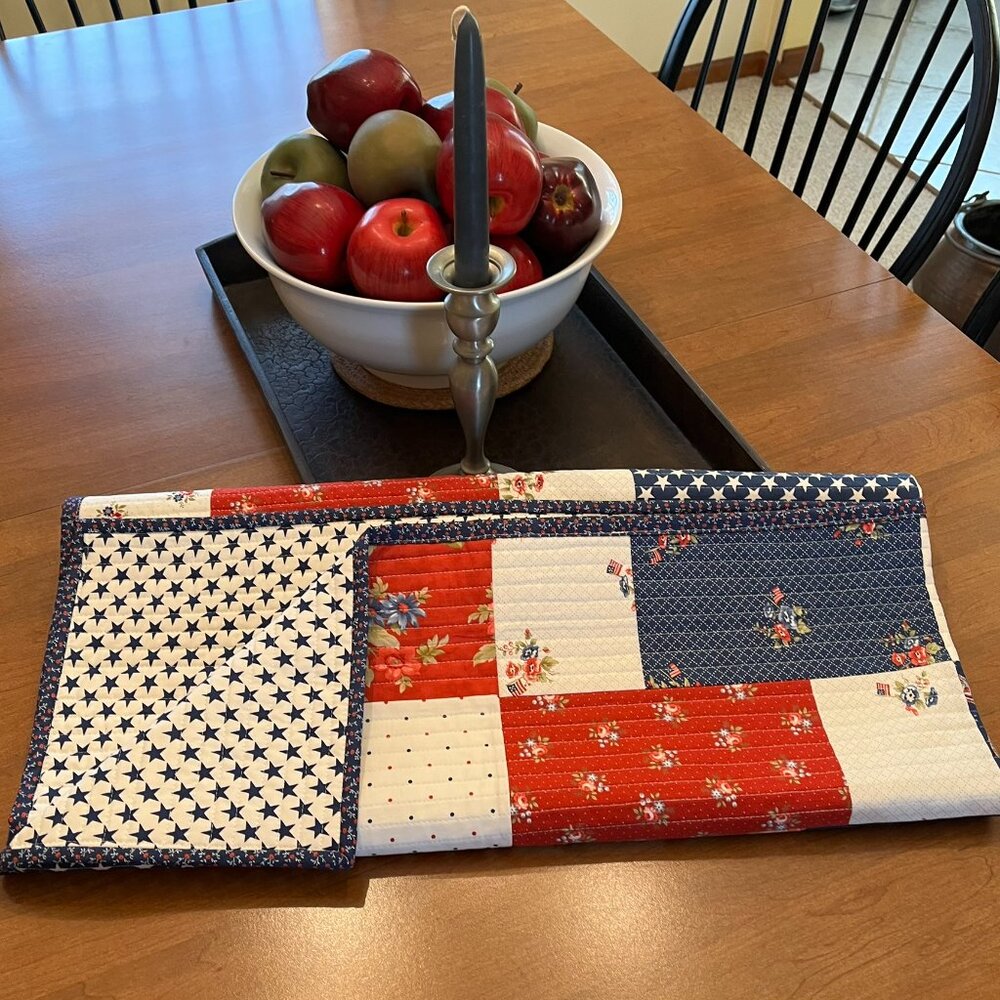 New Handcrafted Americana Lap Quilt or Throw in Red, Cream & Navy Blue - Picture 8 of 9